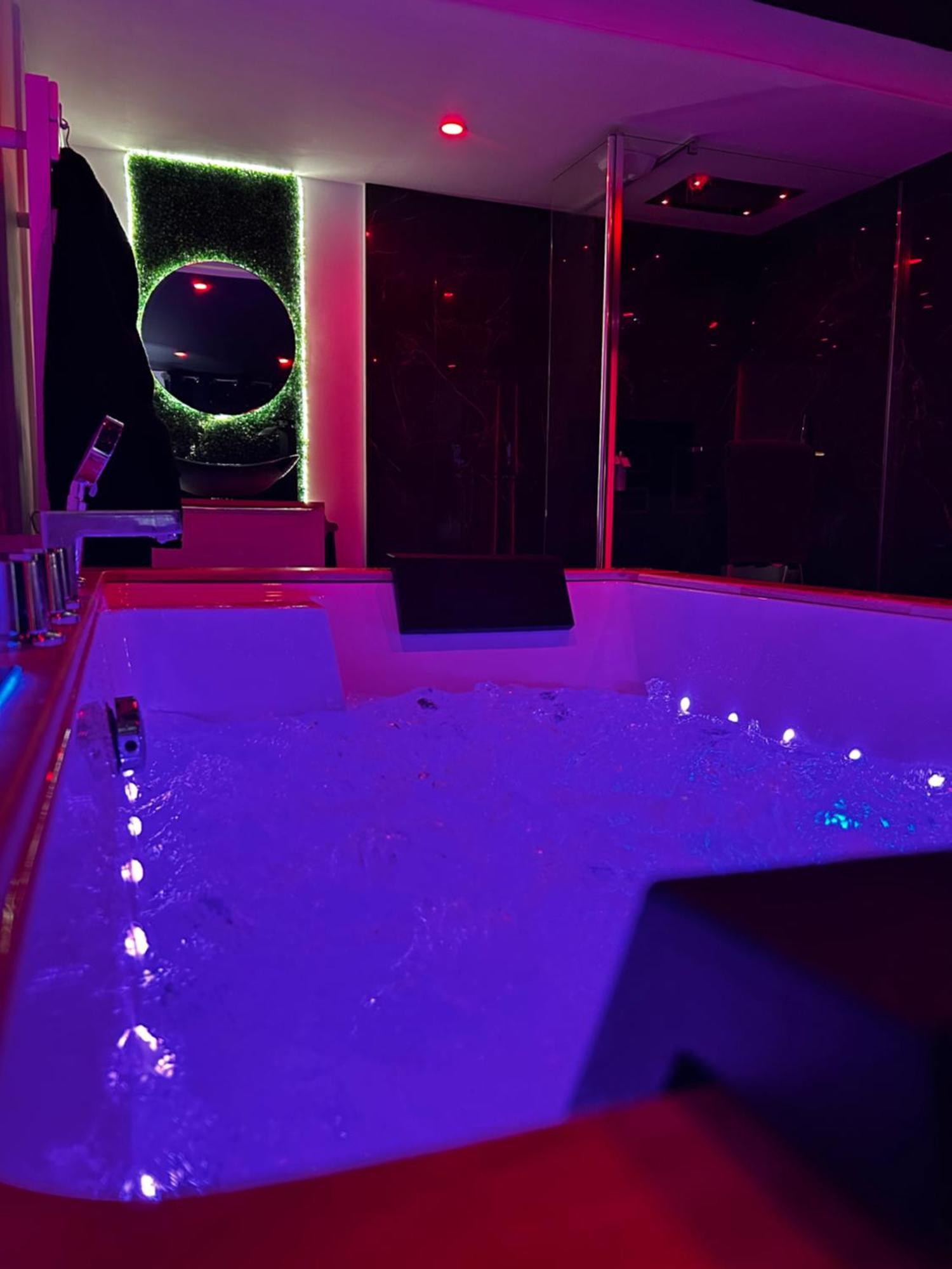 Love Room Haut De Gamme - L'Extase Avec Jacuzzi Violaines Zewnętrze zdjęcie