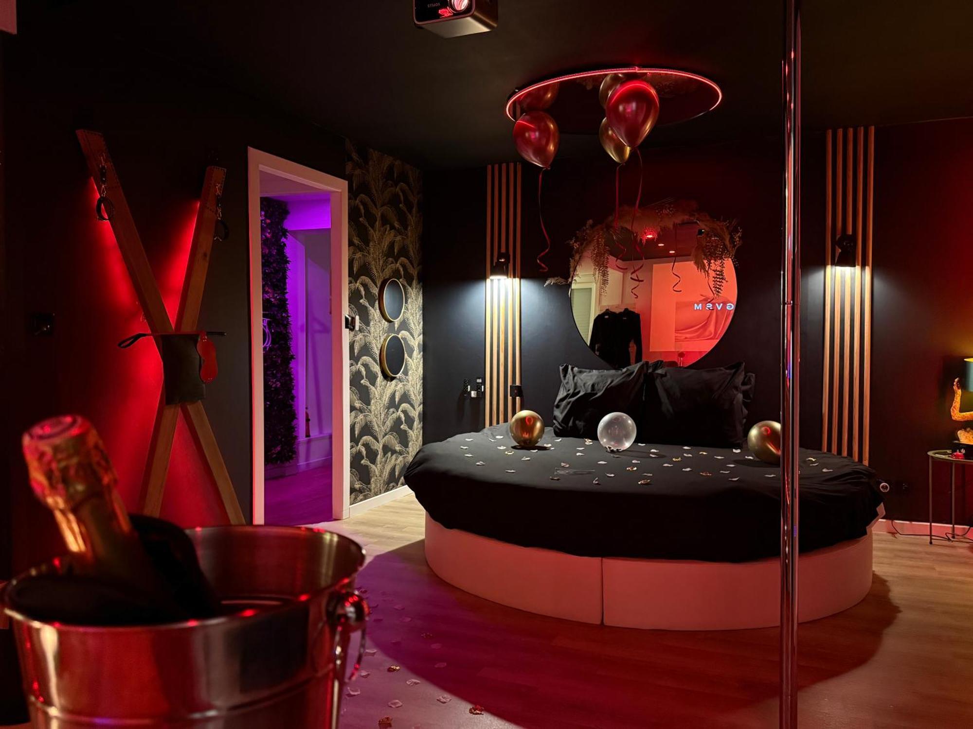 Love Room Haut De Gamme - L'Extase Avec Jacuzzi Violaines Zewnętrze zdjęcie